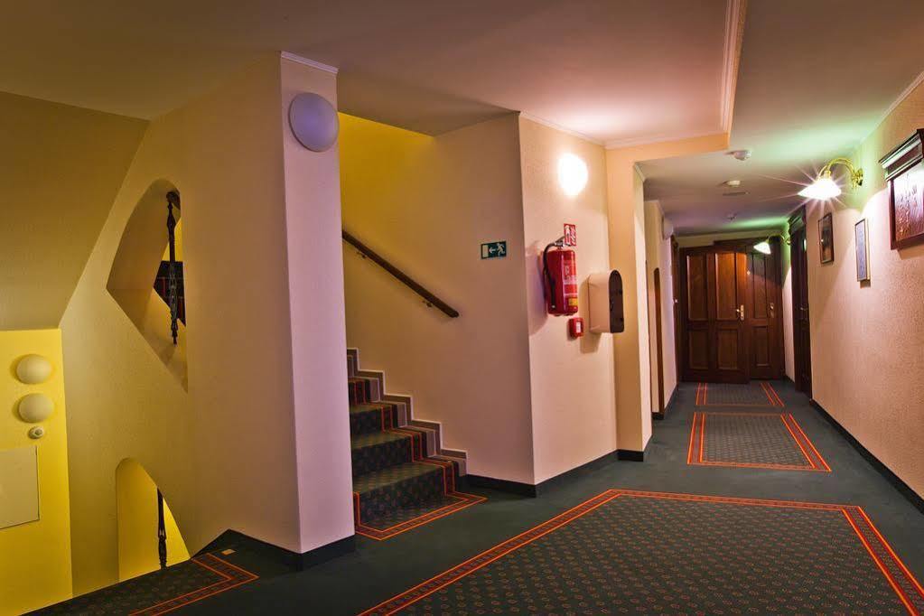 Lazensky Hotel Moskevsky Dvur Карловы Вары Экстерьер фото
